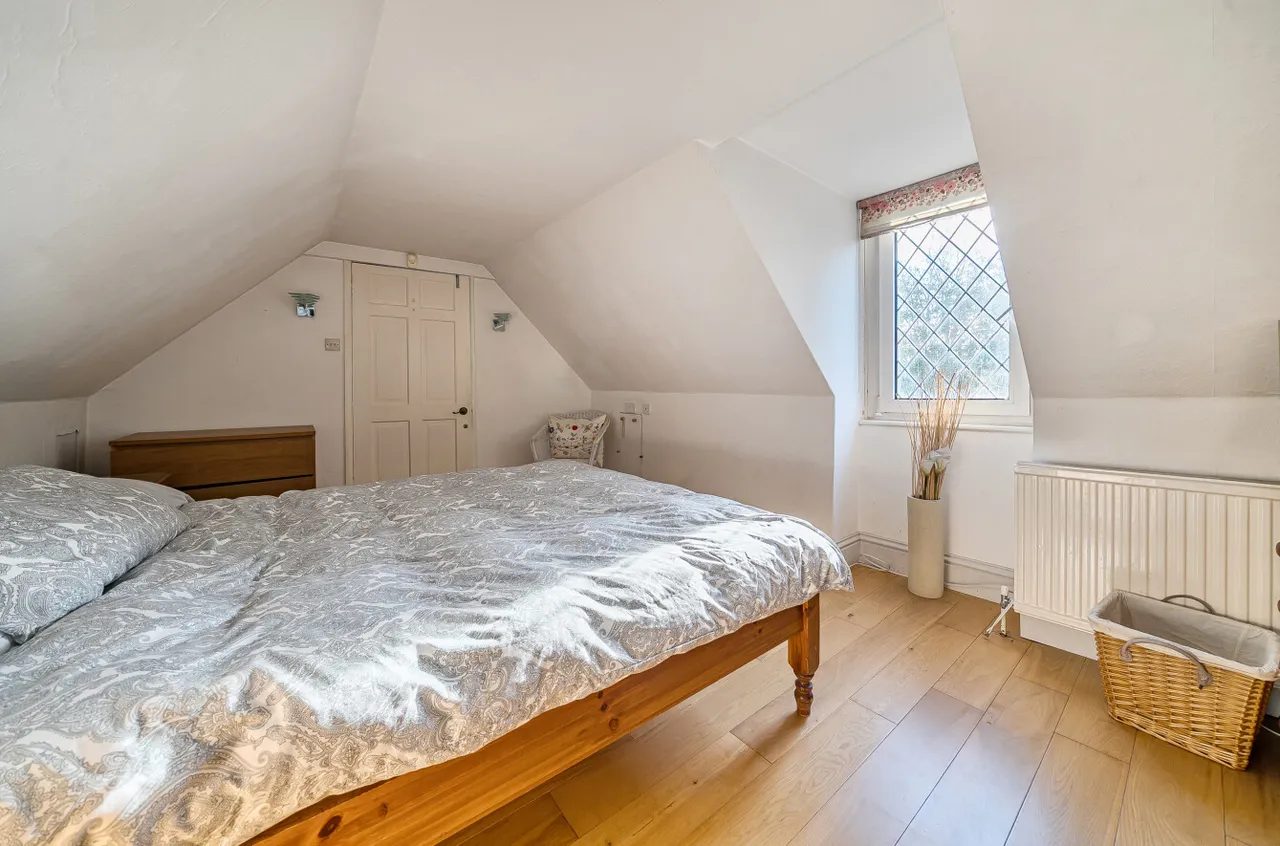 Portsmouth Road, Camberley, Surrey, GU15 1JX, photo 6
