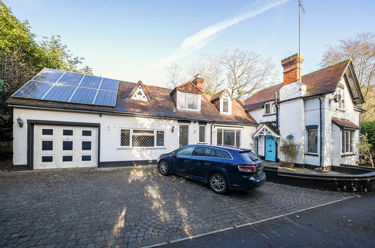 Portsmouth Road, Camberley, Surrey, GU15 1JX, photo 13