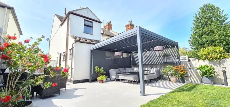 3 bed property for sale — Trinity Road, Rayleigh, Essex, SS6 8QD
