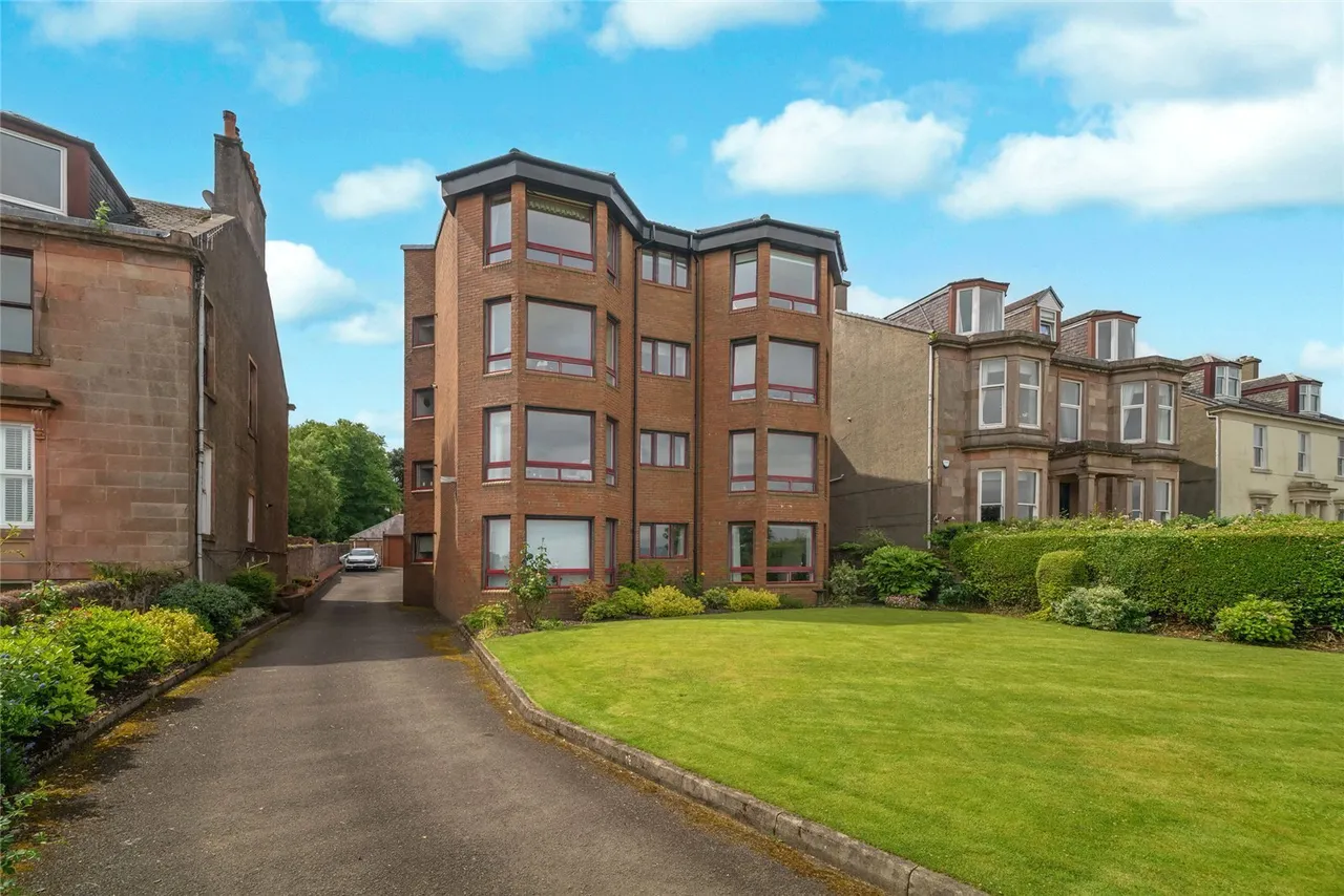 1 bed flat for sale — Esplanade, Greenock, Inverclyde, PA16