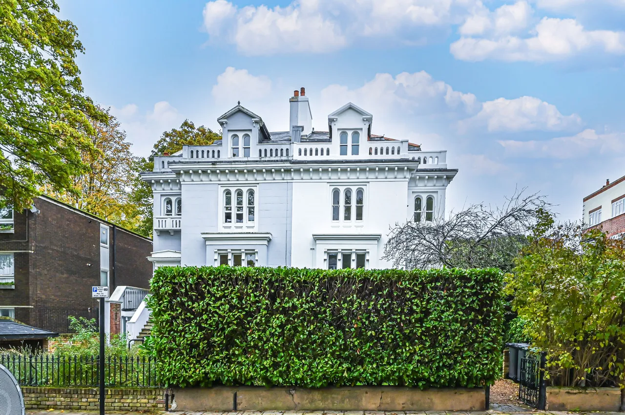 1 bed flat to rent — Flat 3, 73 Park Hill, London