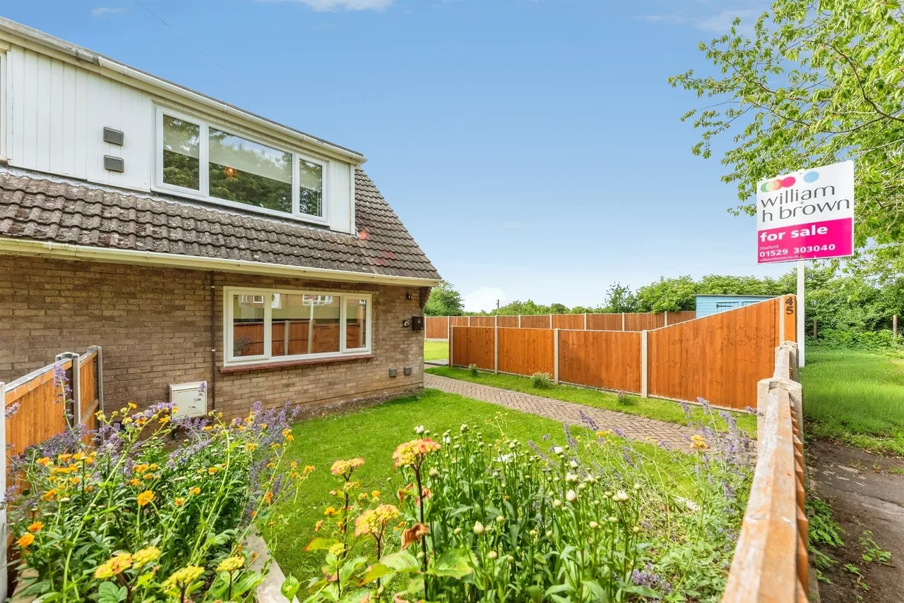 3 bed house for sale — Thorold Avenue, Cranwell Village, Sleaford