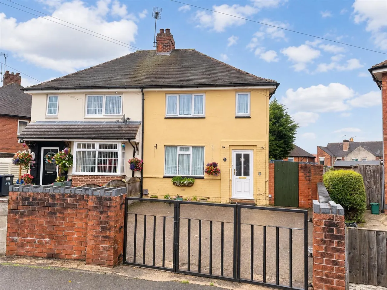 2 bed house for sale, Worcester Road, Burton-On-Trent, DE15