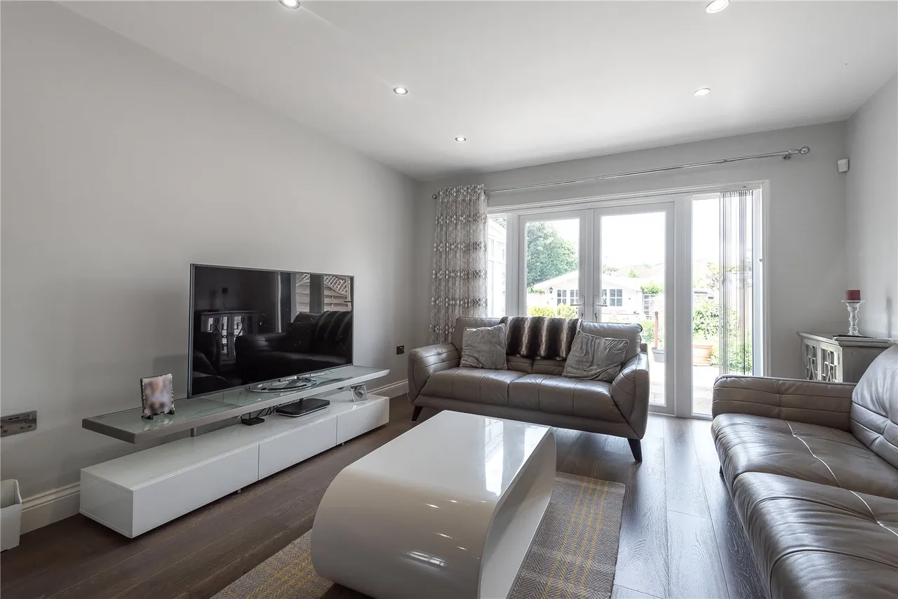 Woodford Crescent, Pinner, HA5, photo 6