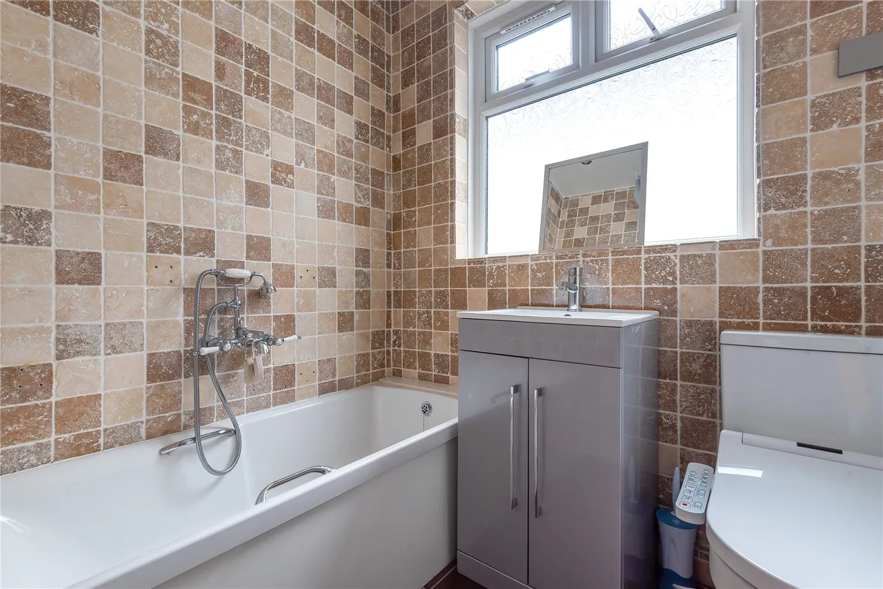 Woodford Crescent, Pinner, HA5, photo 10