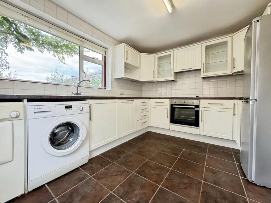 Churchill Close, Flackwell Heath, HP10, photo 5