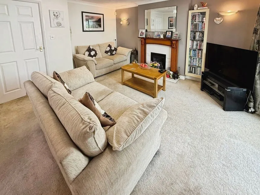 Beechcroft Close, South Hykeham, Lincolnshire, LN6, photo 12