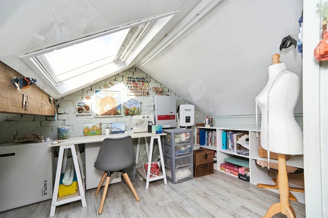 Hill Top Road, Hainworth, BD21, photo 17