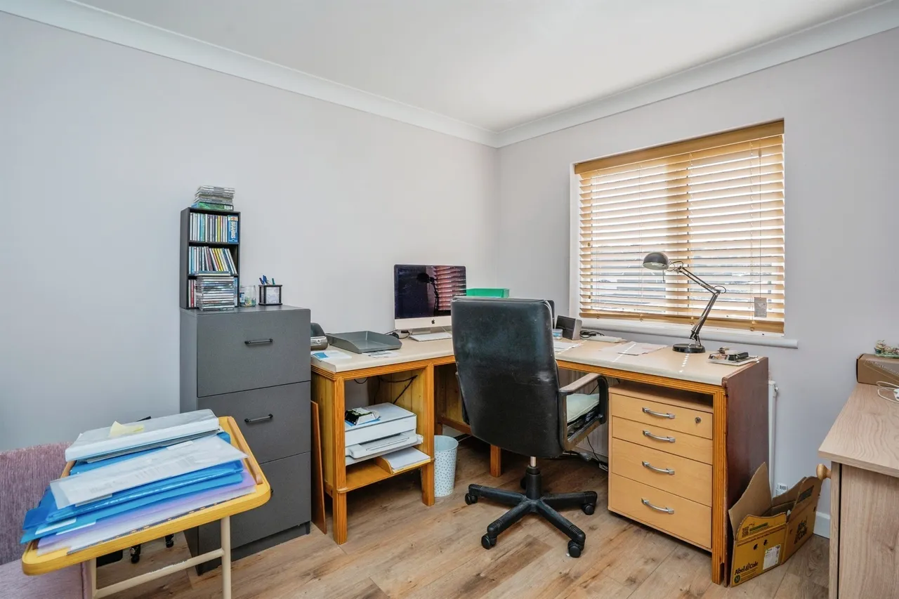 Eglantine Walk, Waterlooville, PO8, photo 15