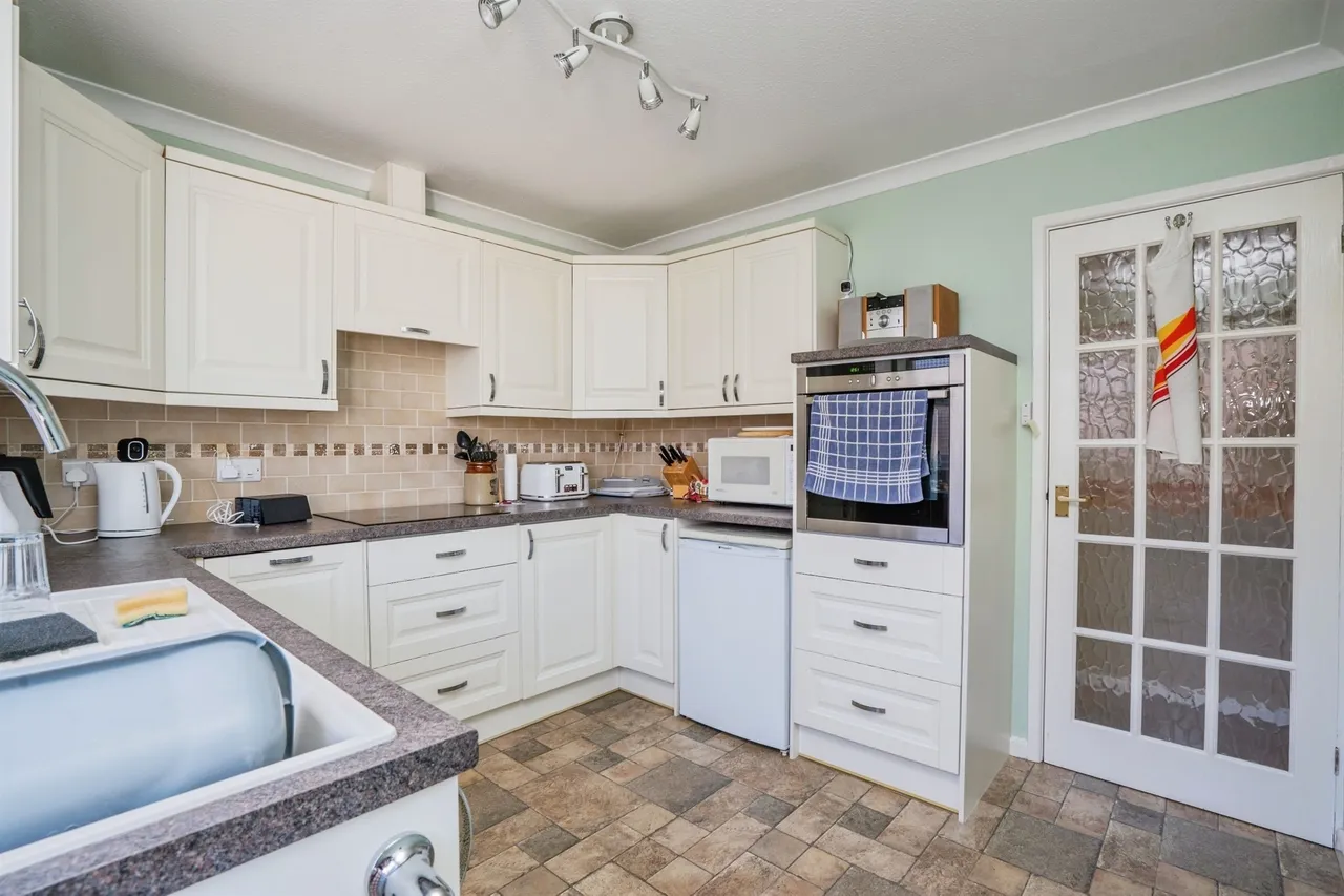 Eglantine Walk, Waterlooville, PO8, photo 3