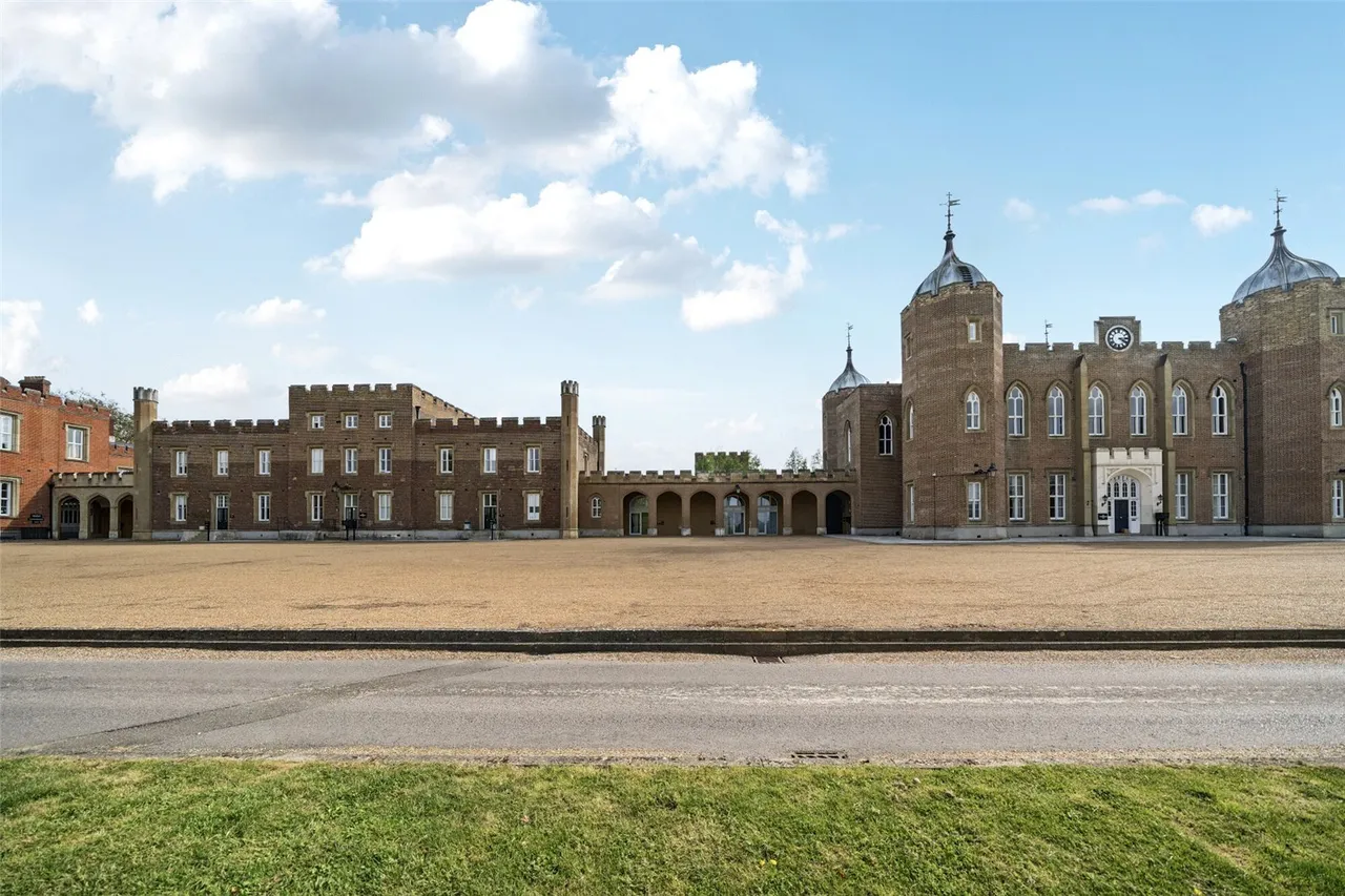Parade Ground Path, Woolwich, SE18, photo 15