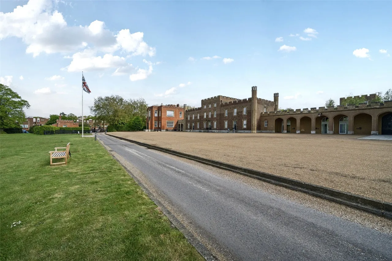 Parade Ground Path, Woolwich, SE18, photo 16