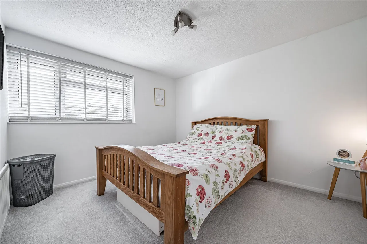 Mortimer Close, Hartley Wintney, Hook, RG27 8EL, photo 5