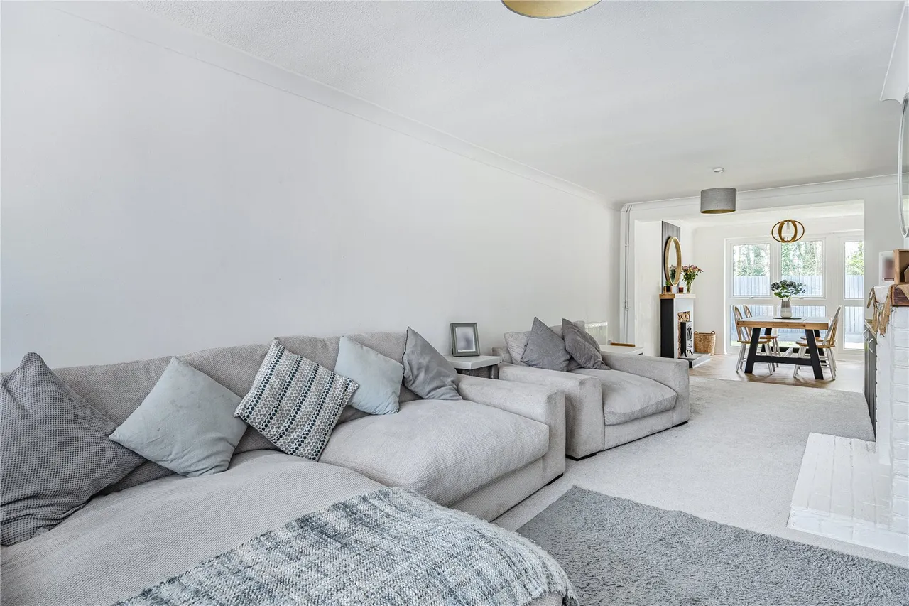 Mortimer Close, Hartley Wintney, Hook, RG27 8EL, photo 2
