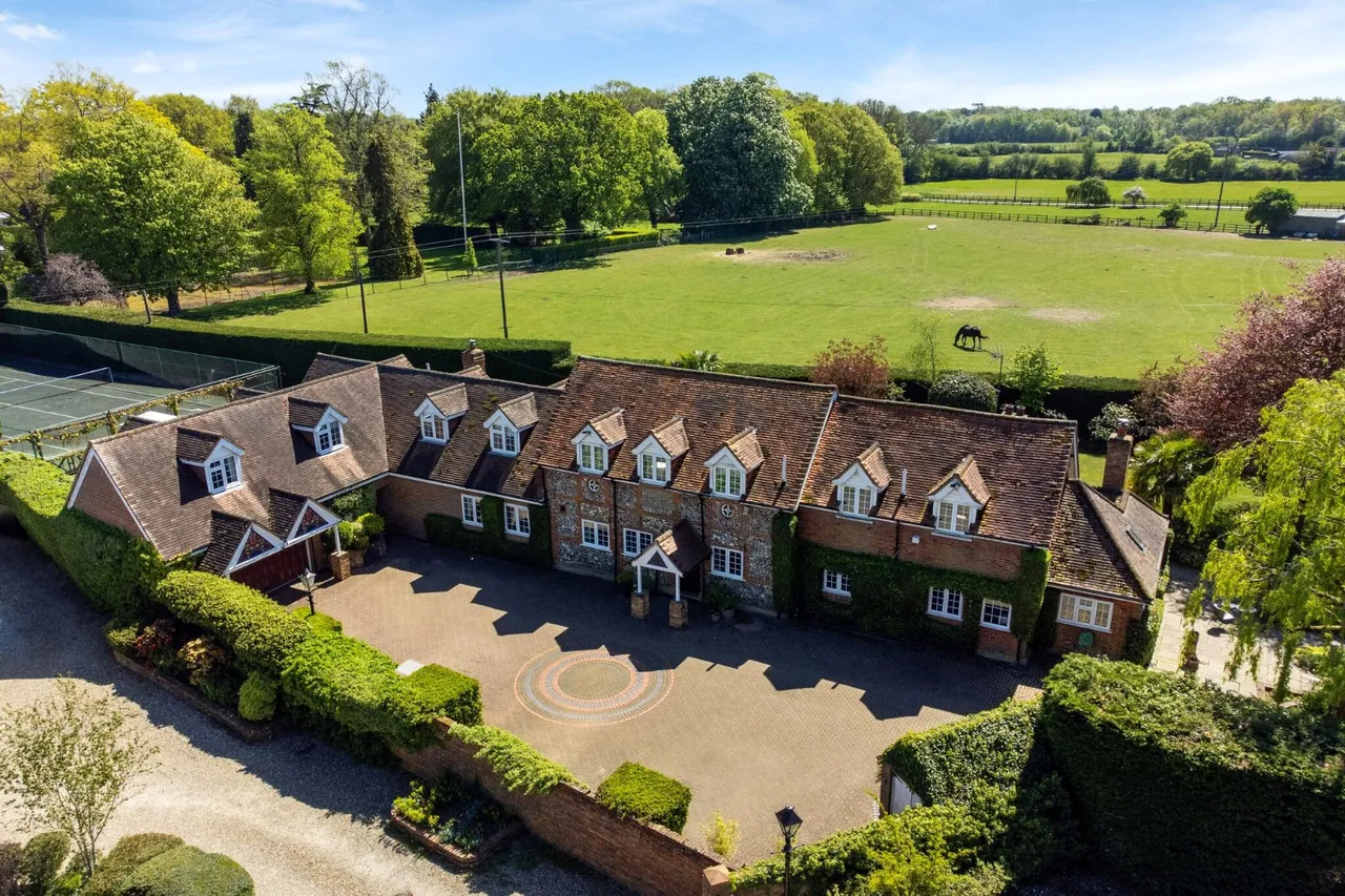 Wooburn Common Road, Wooburn Green, HP10, photo 8
