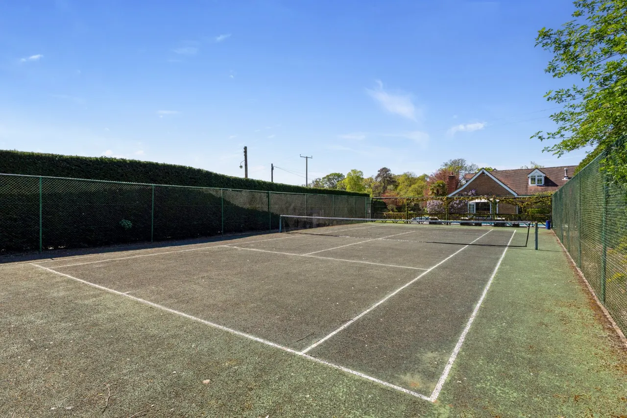Wooburn Common Road, Wooburn Green, HP10, photo 19