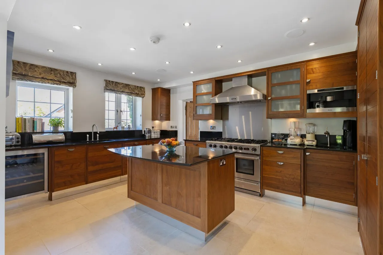 Wooburn Common Road, Wooburn Green, HP10, photo 4