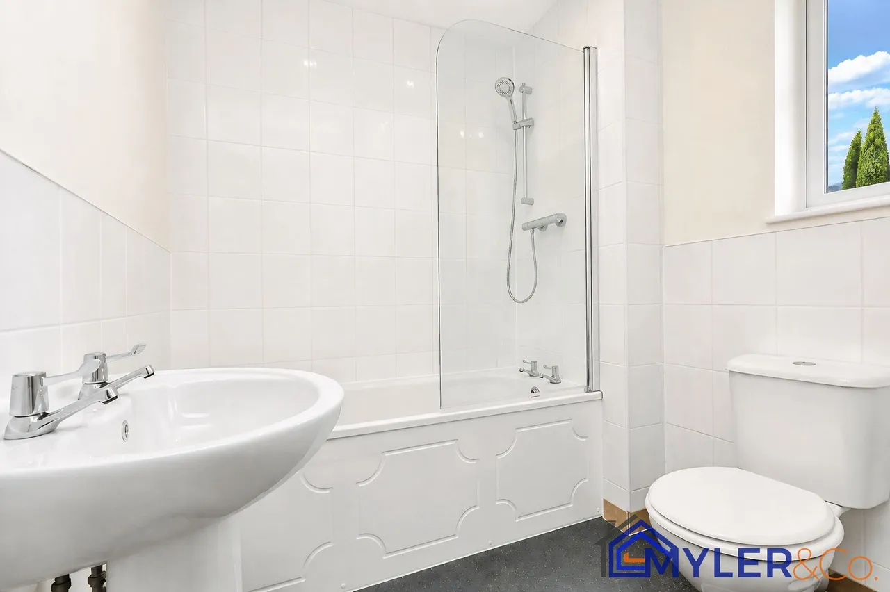 Hough Green Road, Widnes, photo 8