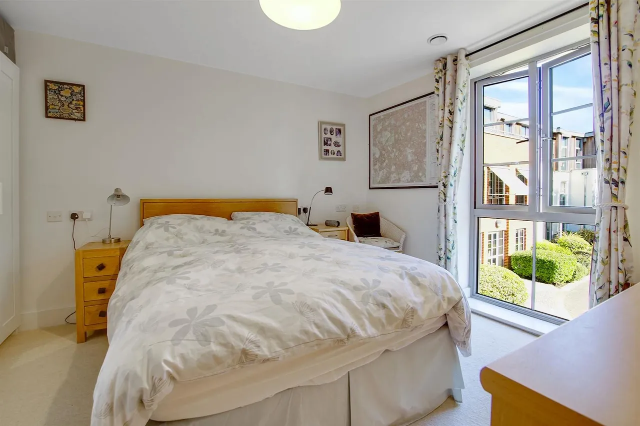 Kingston Road, Raynes Park, SW20, photo 7