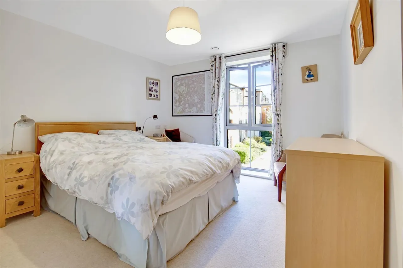 Kingston Road, Raynes Park, SW20, photo 2