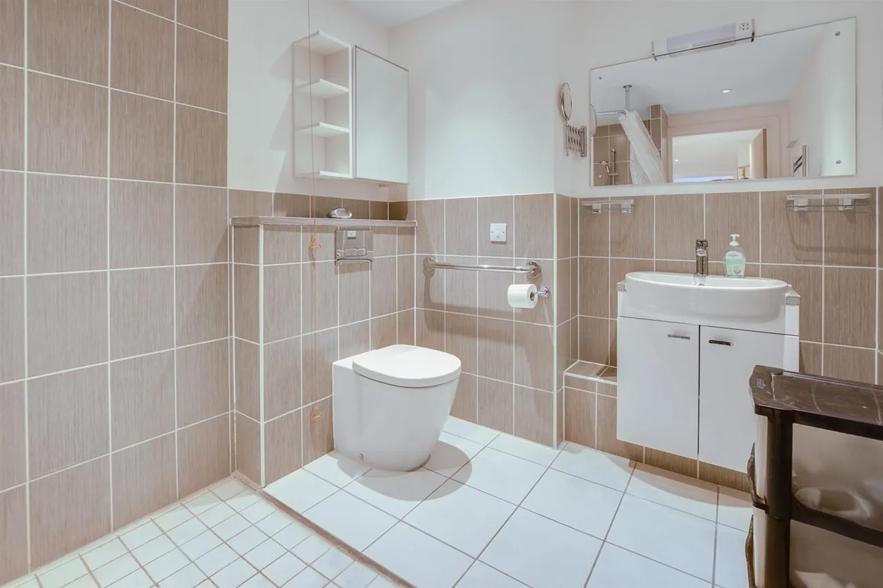 Kingston Road, Raynes Park, SW20, photo 8