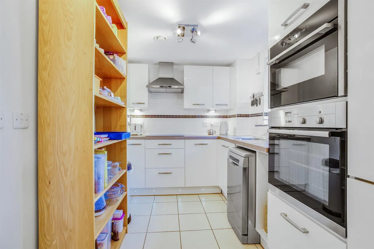 Kingston Road, Raynes Park, SW20, photo 9