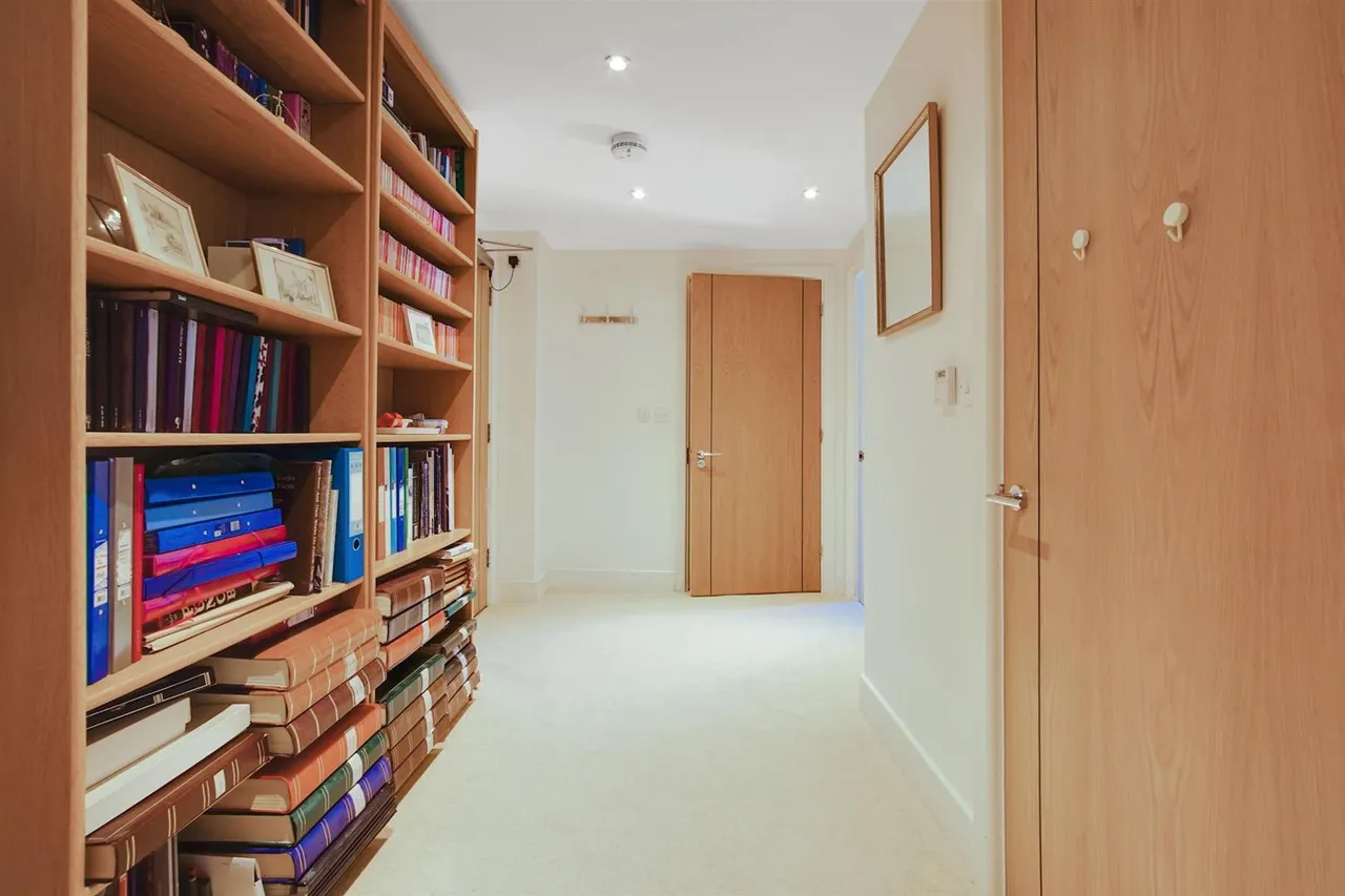 Kingston Road, Raynes Park, SW20, photo 14