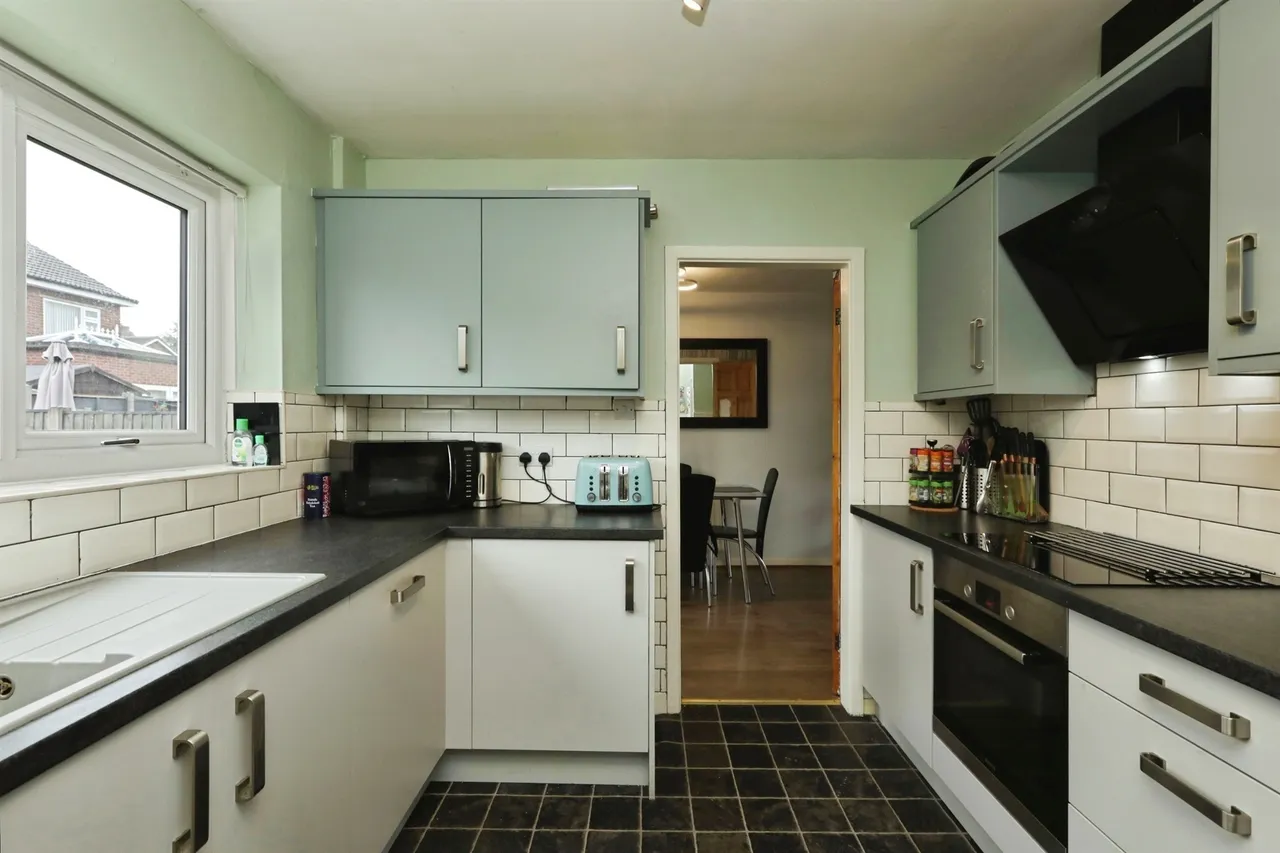 Braemar Road, Dunscroft, DN7, photo 2
