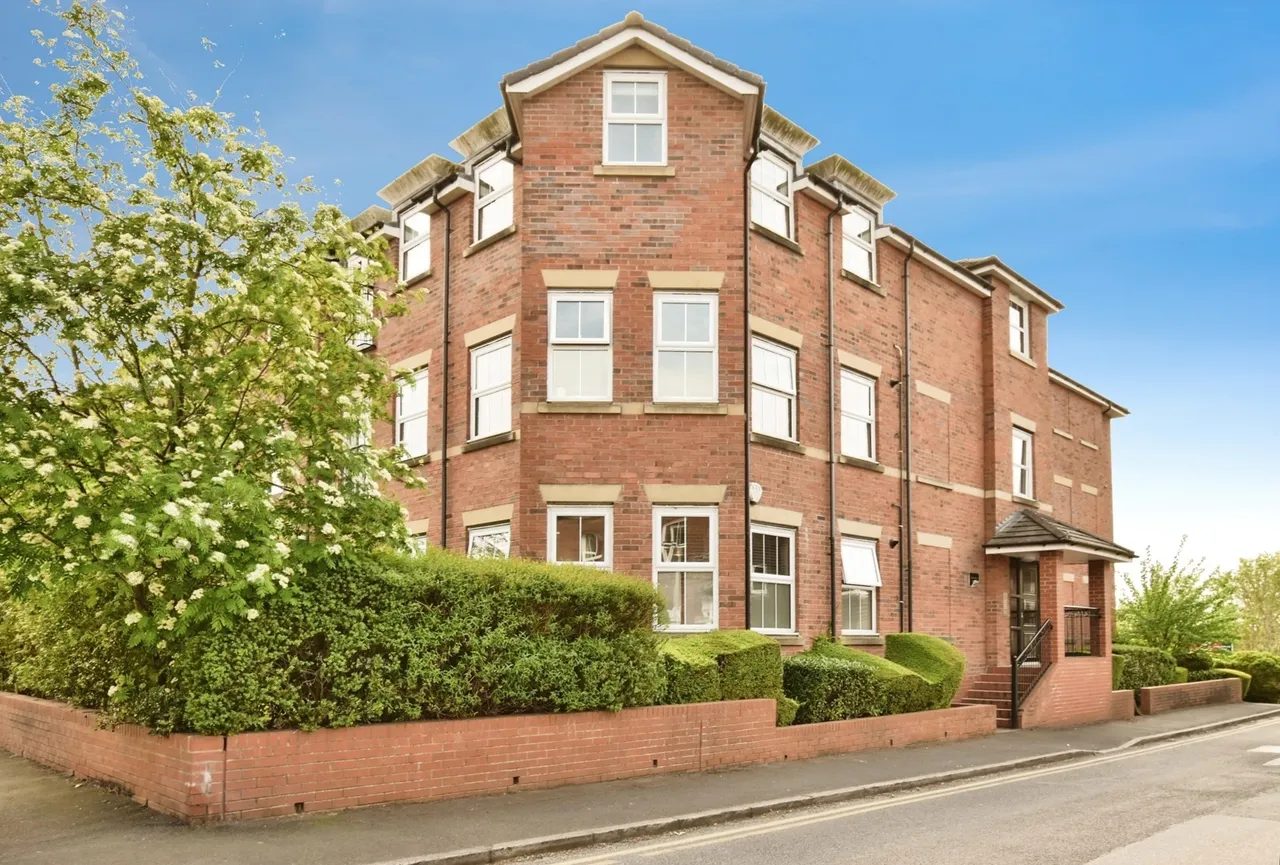 2 bed flat for sale — George Street, ALDERLEY EDGE, Cheshire, SK9