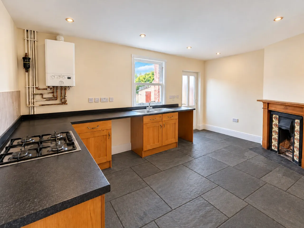 Bratton Road, Westbury, BA13, photo 2