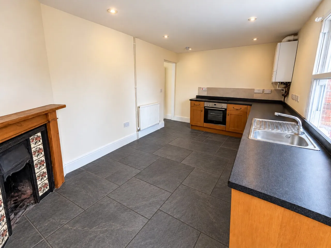 Bratton Road, Westbury, BA13, photo 3
