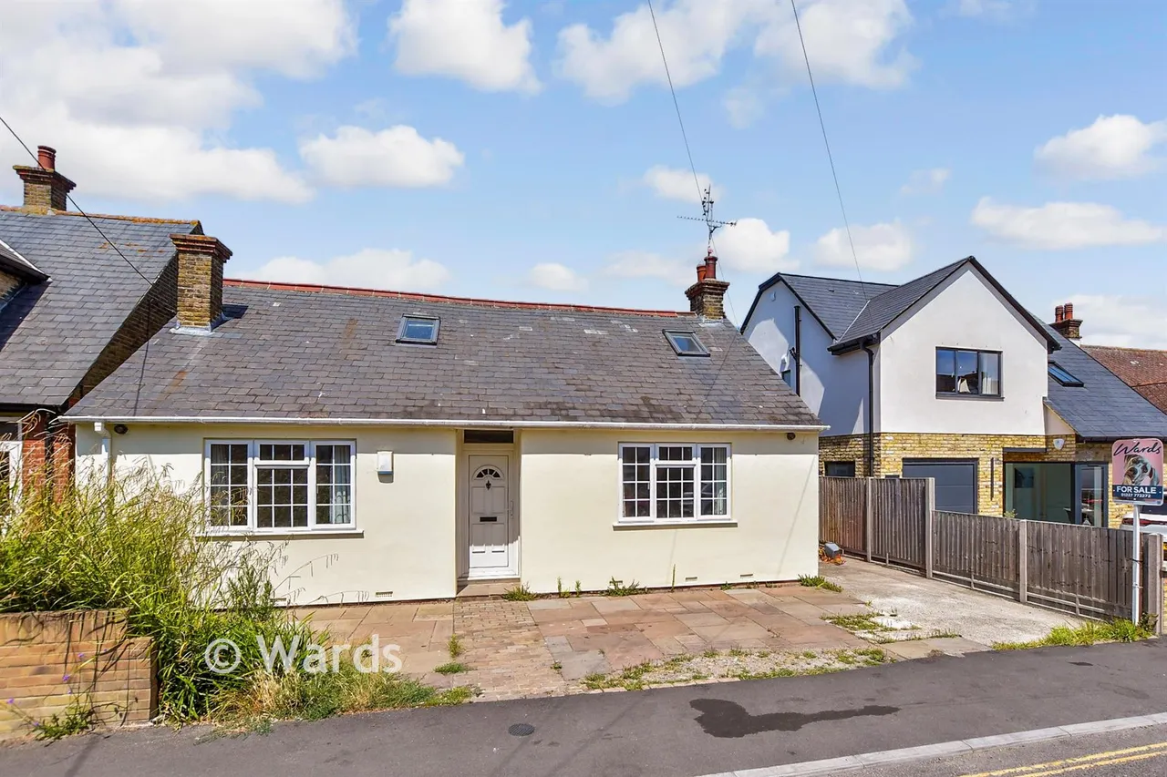 4 bed chalet for sale, Argyle Road, Whitstable, CT5
