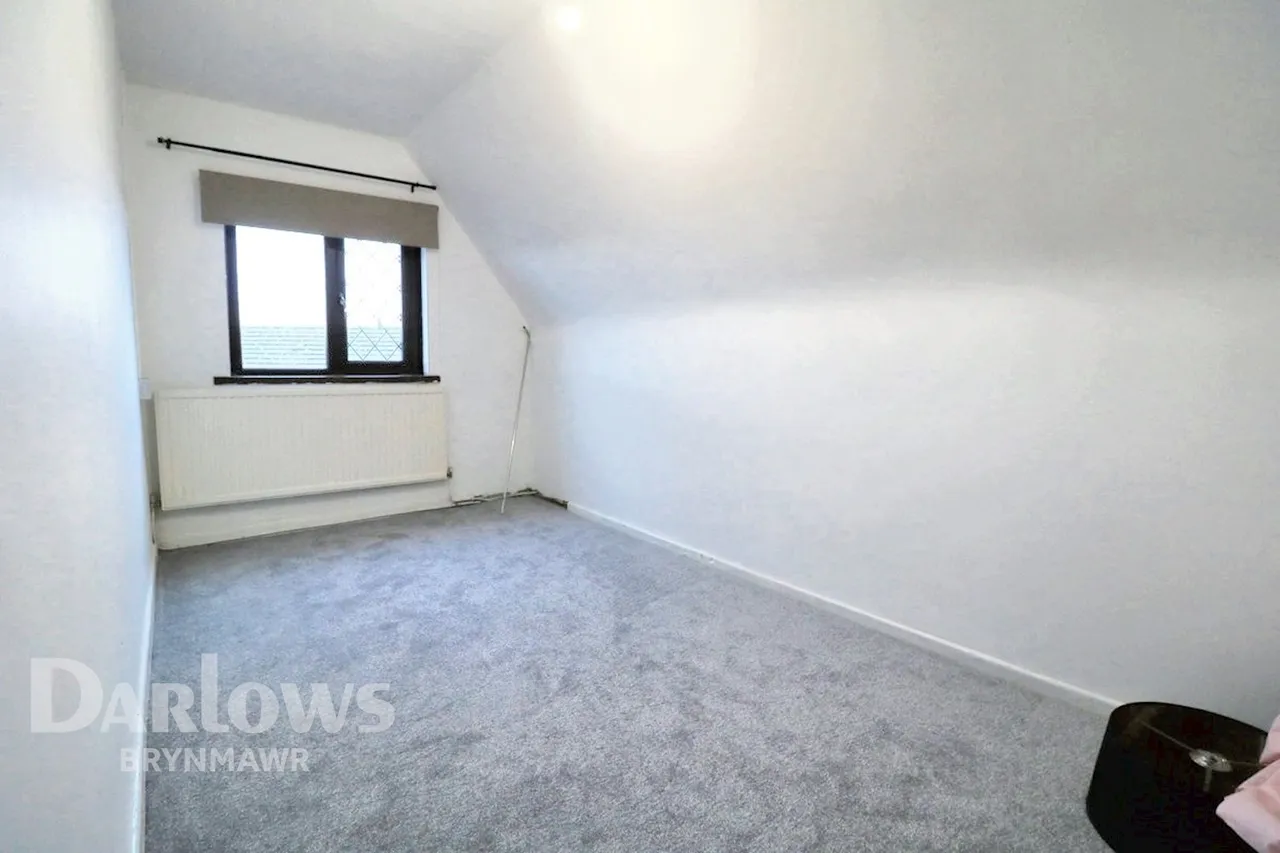Highlands Road, Ebbw Vale, photo 12