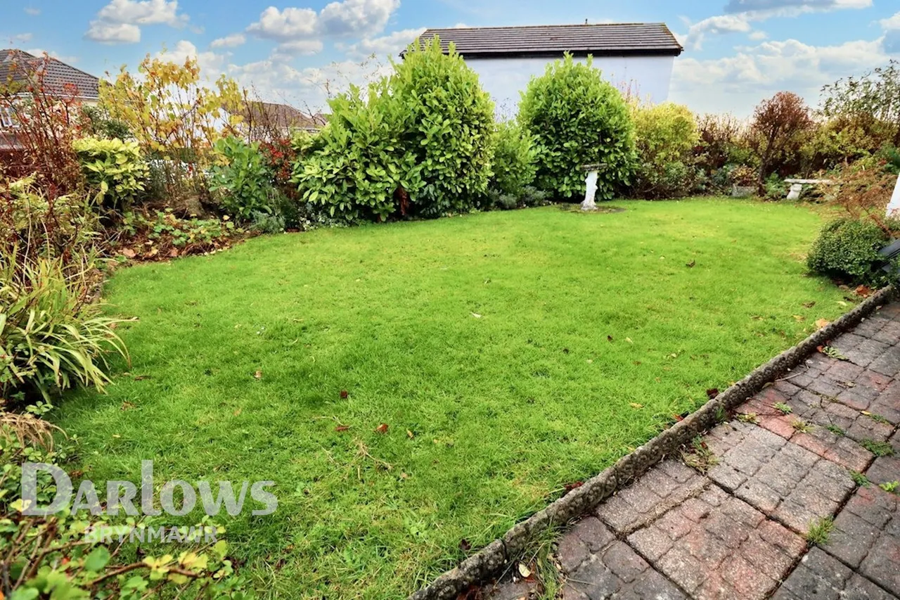 Highlands Road, Ebbw Vale, photo 16