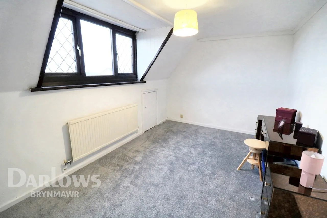 Highlands Road, Ebbw Vale, photo 10