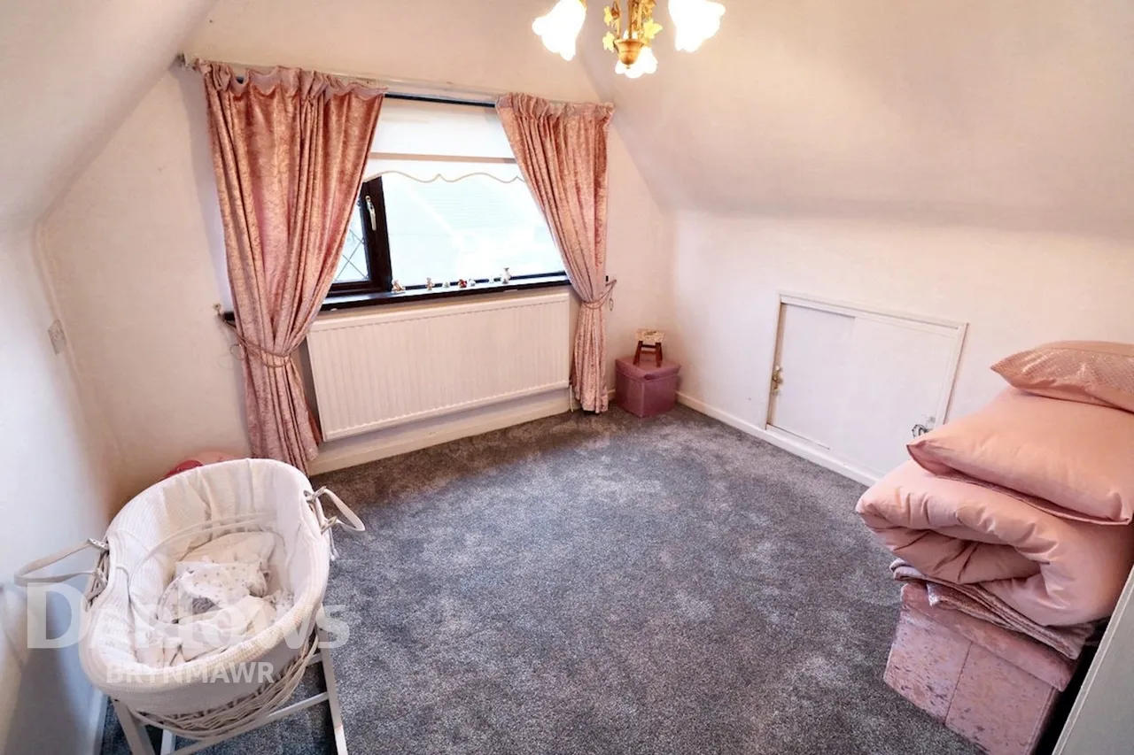 Highlands Road, Ebbw Vale, photo 11
