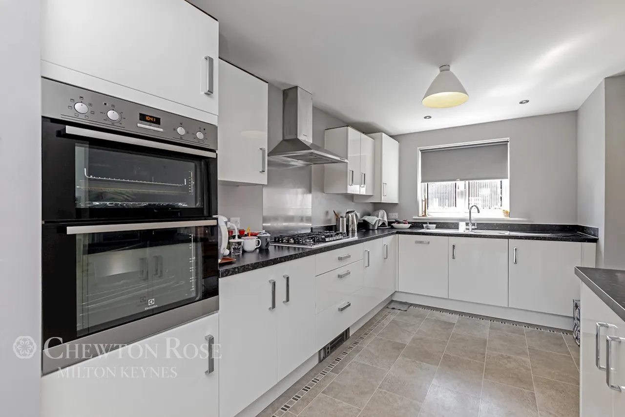 Freyberg Drive, Aylesbury, photo 15