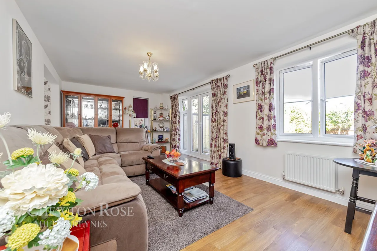 Freyberg Drive, Aylesbury, photo 13