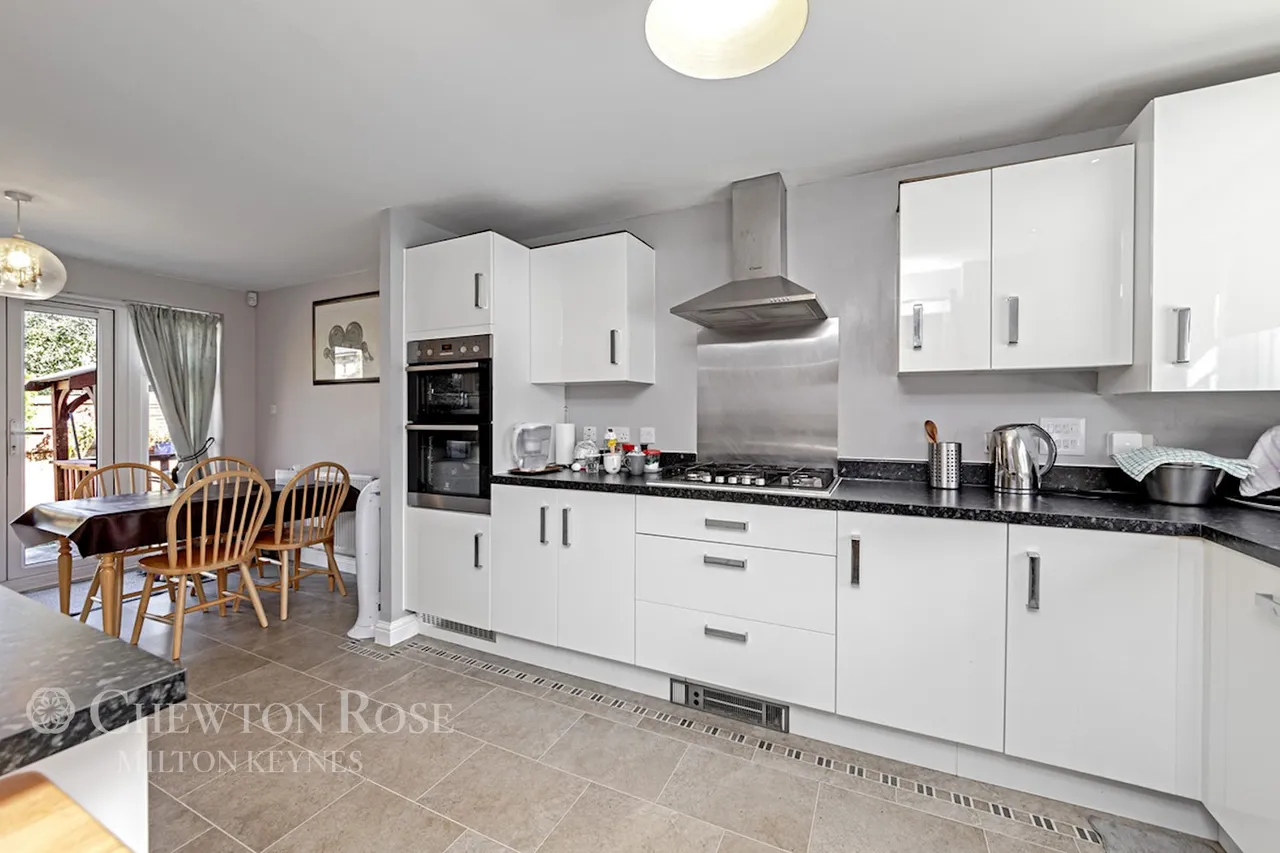 Freyberg Drive, Aylesbury, photo 16