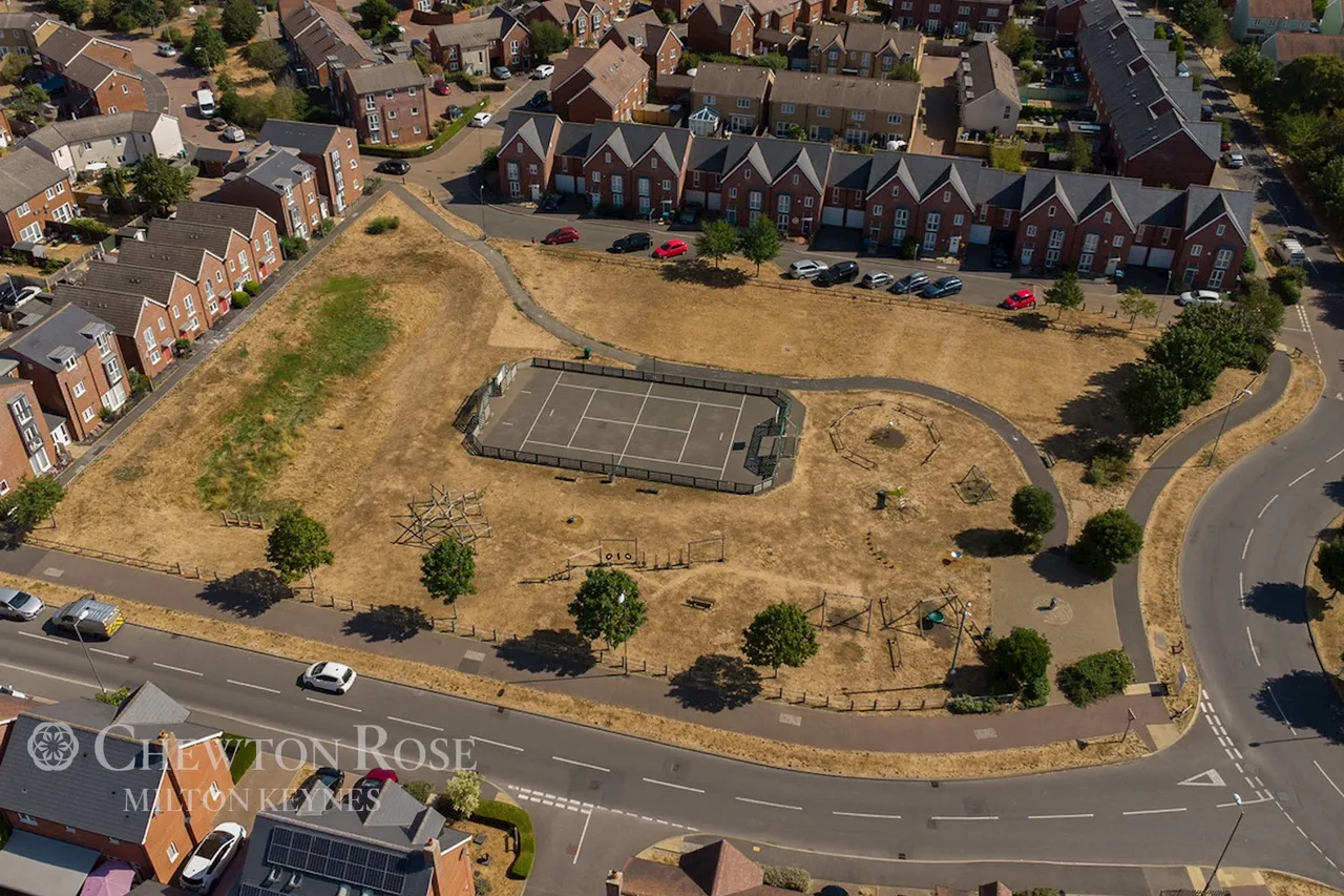 Freyberg Drive, Aylesbury, photo 4