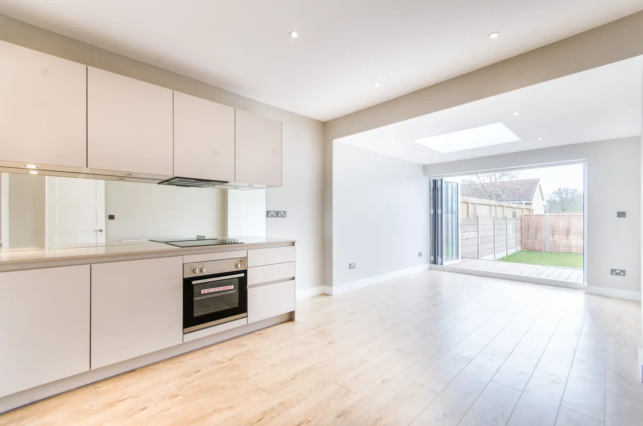 3 bed flat for sale, London, NW10