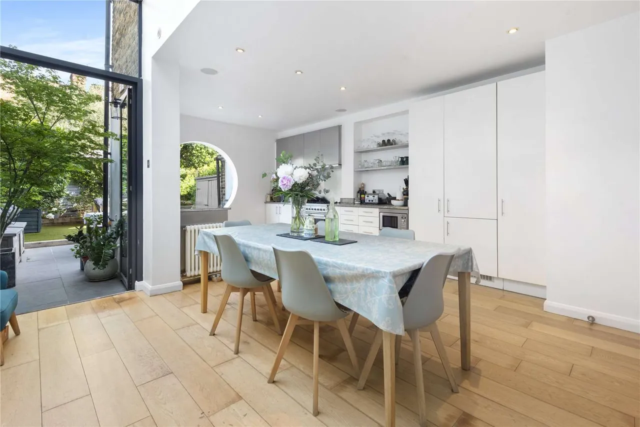 5 bed house for sale — Gosberton Road, London, SW12 8LQ