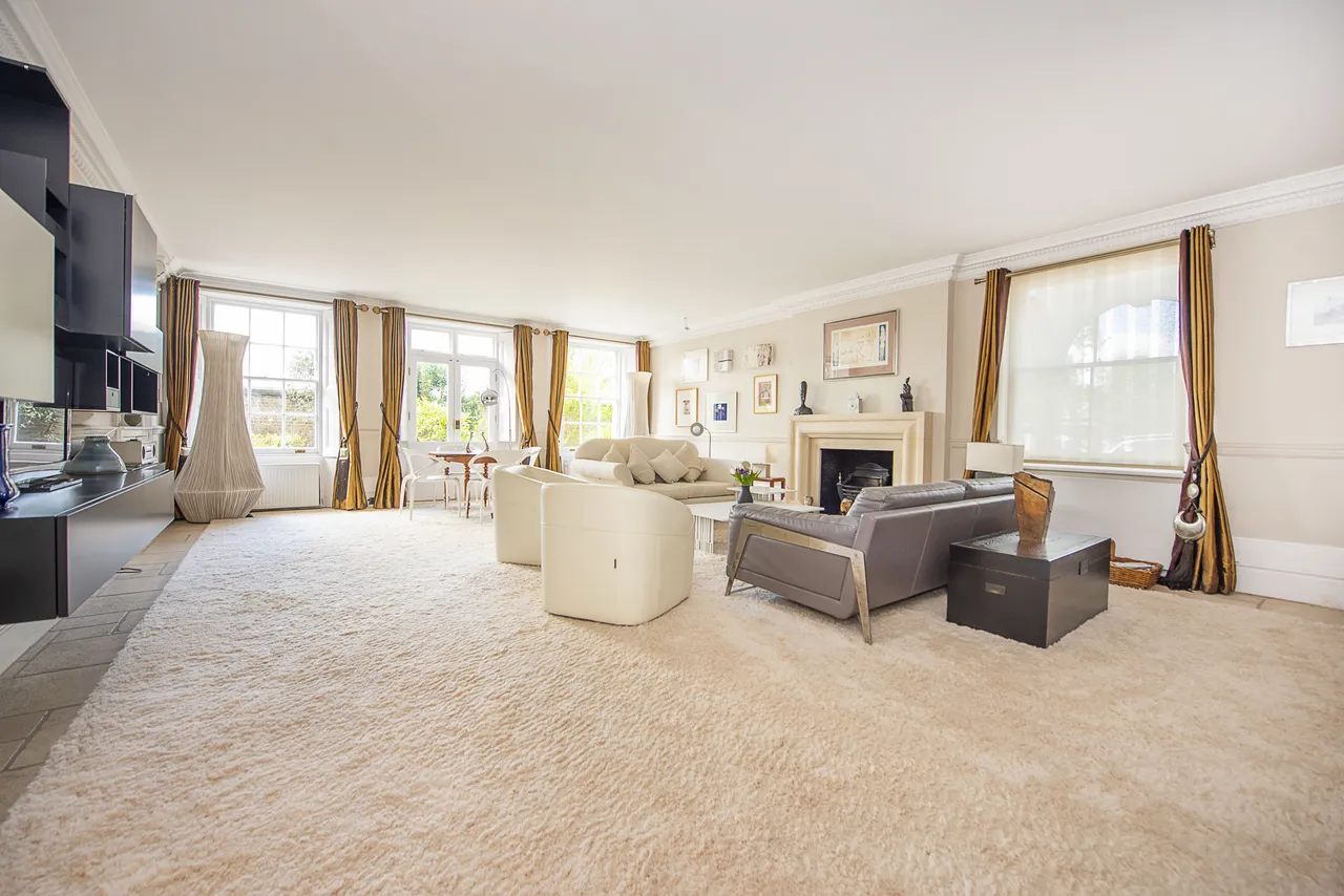 Hampton Court Road, Hampton, TW12, photo 2