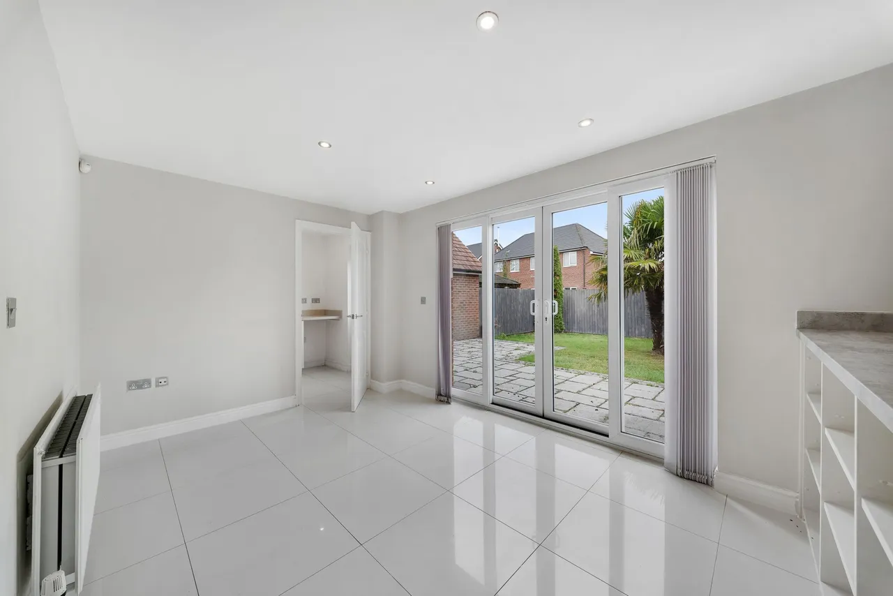 Lunts Heath Road, Widnes, Widnes, WA8 5BD, photo 7