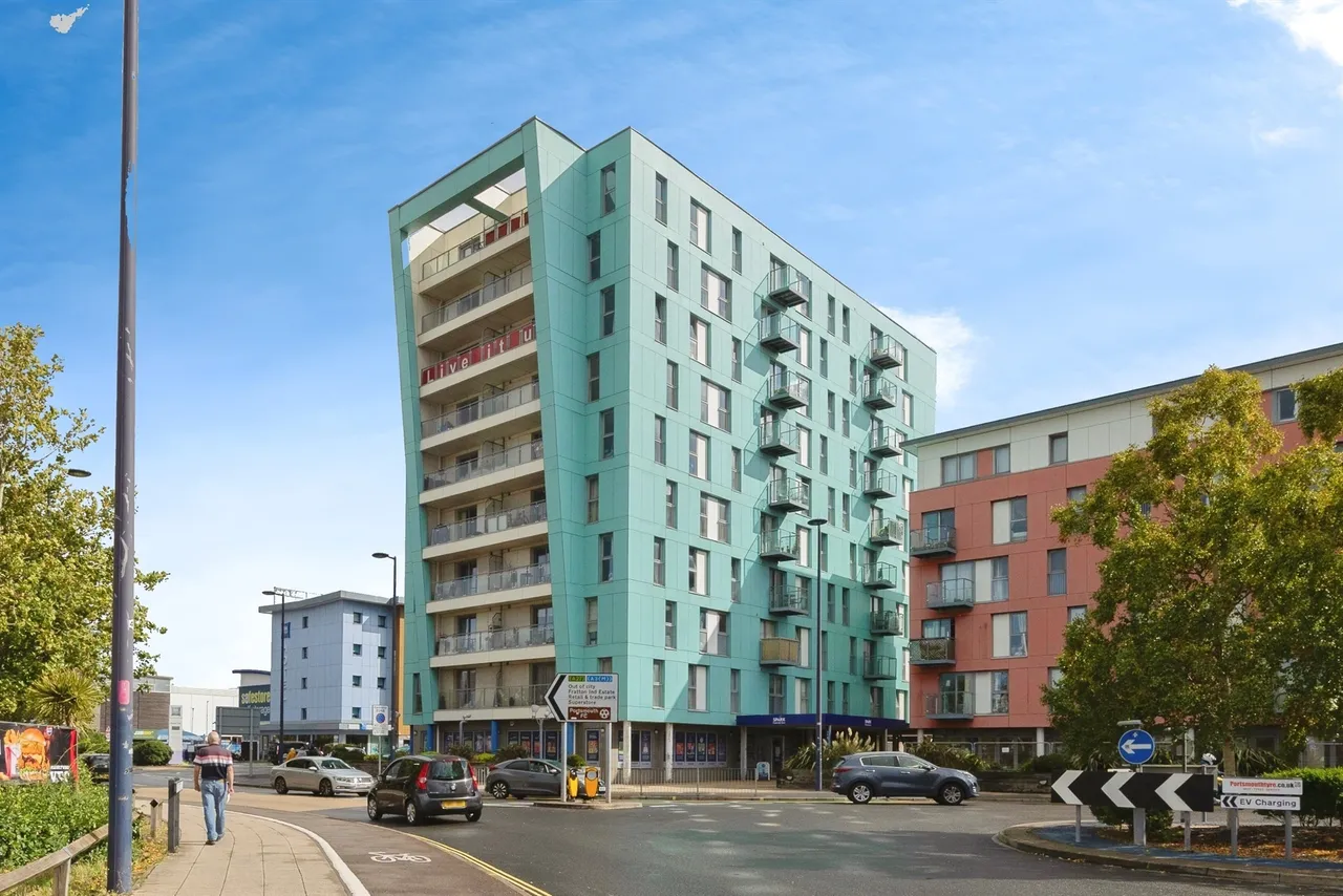 2 bed flat for sale — Fratton Way, Southsea