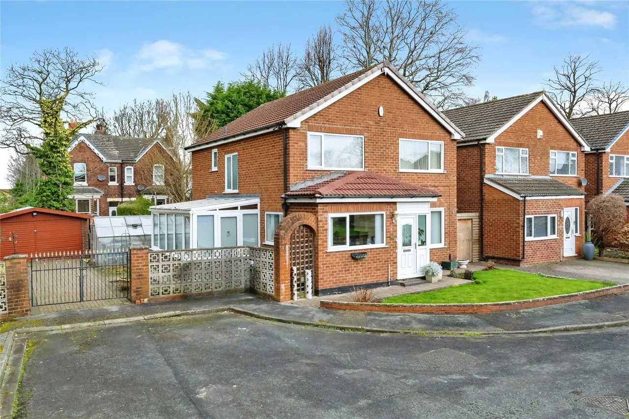 4 bed house for sale — Gayhurst Avenue, Fearnhead, Warrington, Cheshire, WA2