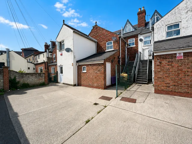 1 bed house to rent — TOWN CENTRE