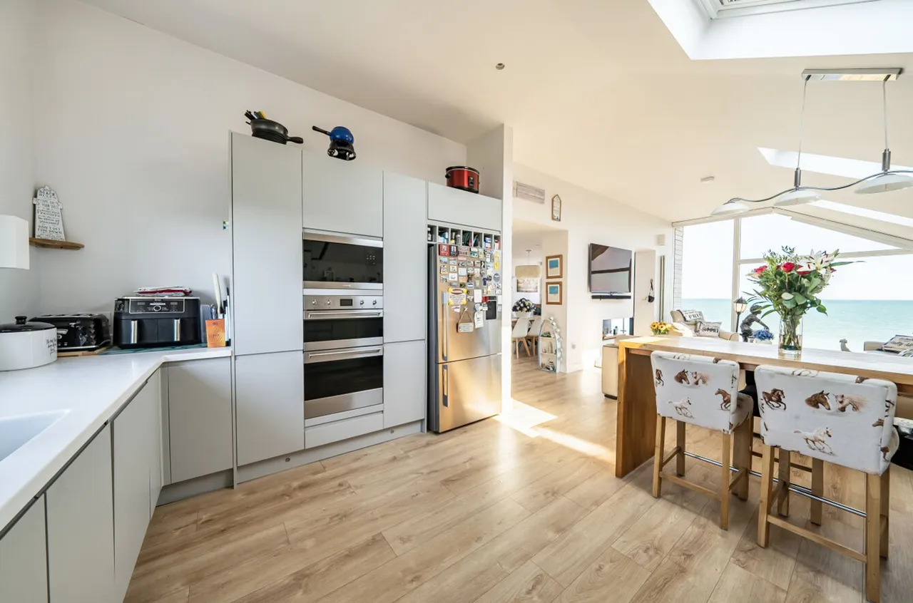 East Beach Road, Selsey, PO20, photo 3