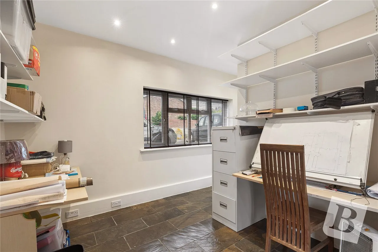Maycroft Gardens, Grays, RM17, photo 8