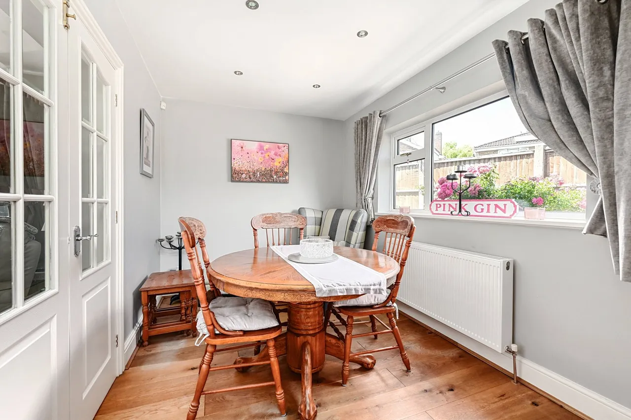 Riverside Close, Staines, TW18, photo 12